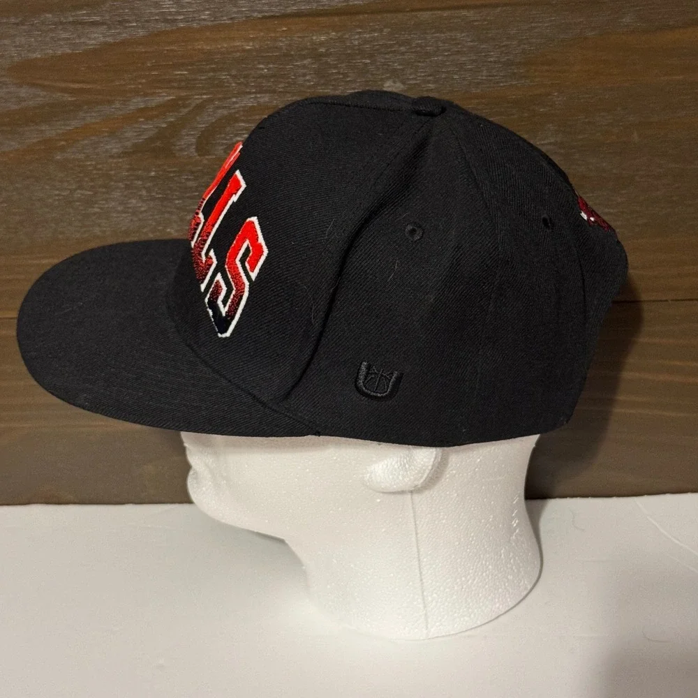 Ultra Game Chicago Bulls NBA Snapback Hat Embroidered Black Red OSFM Excellent